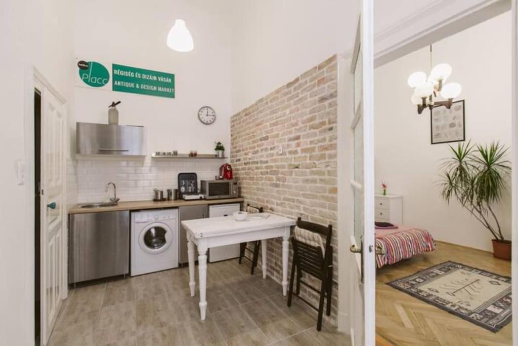 Kiraly Street Apartment